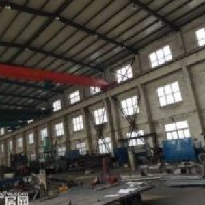 于洪永强工业园厂房1200平，厂房砖混结构吊车32吨，10吨
