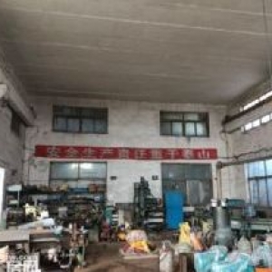 于洪迎宾路厂房1000平，一层厂房400平吊车5吨，举架8米