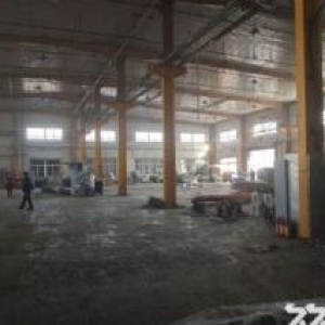 于洪区沙岭工业园厂房2400平，办公400平出租，厂房彩钢结
