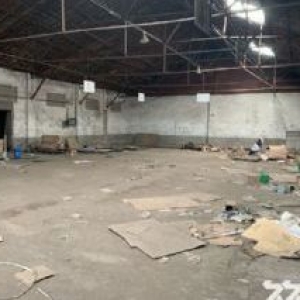 铁西区北一路库房1700平、1500平出租，高10米，吊车1