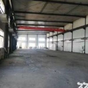 铁西开发区厂房1400平，吊车5吨，厂房内部办公，动力电80