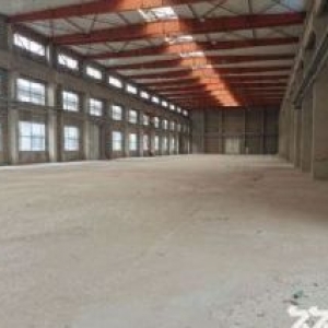 铁西开发区冶金工业园厂房4500平，办公500平出租，厂房砖