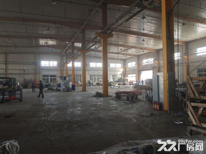 于洪区沙岭工业园厂房2400平，办公400平出租，厂房彩钢结构，举架9米，有牛腿