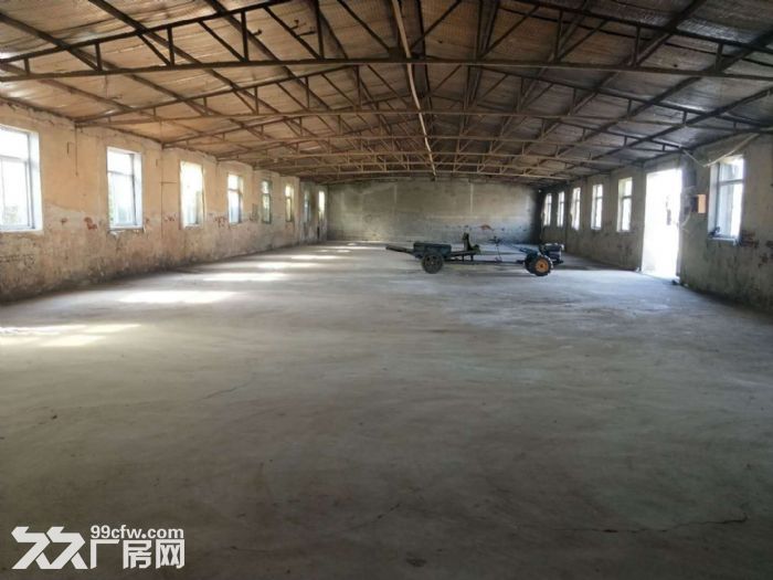 于洪工业园附近厂房4500平砖混结构，举架7.5米，宽24米，门高5.8米宽4.