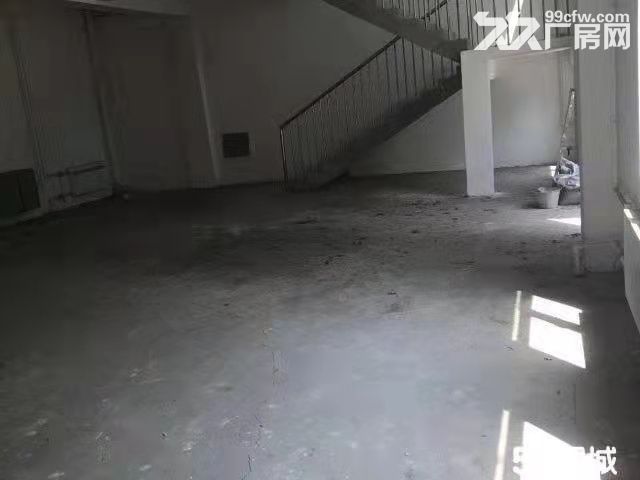 于洪机床城厂房1000平，砖混结构，办公200平，动力电30千瓦，形象好。