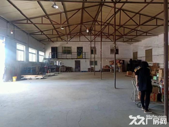 铁西工业大学附近，厂房650平，院1000多平，动力电60，有暖气，独门独院，有
