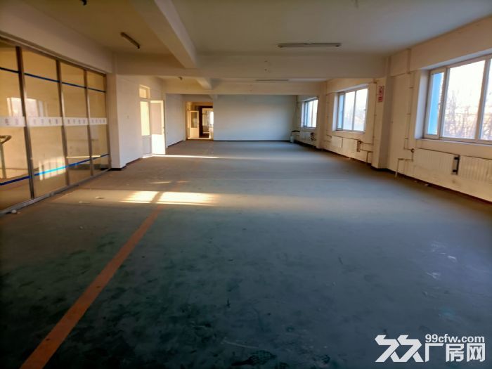 苏家屯金宝台附近厂房8000平，有办公有食堂，动力电300千瓦，其中有4000平